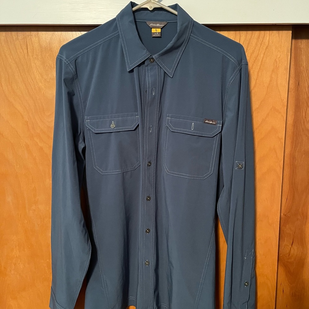 Eddie Bauer men’s small travel shirt